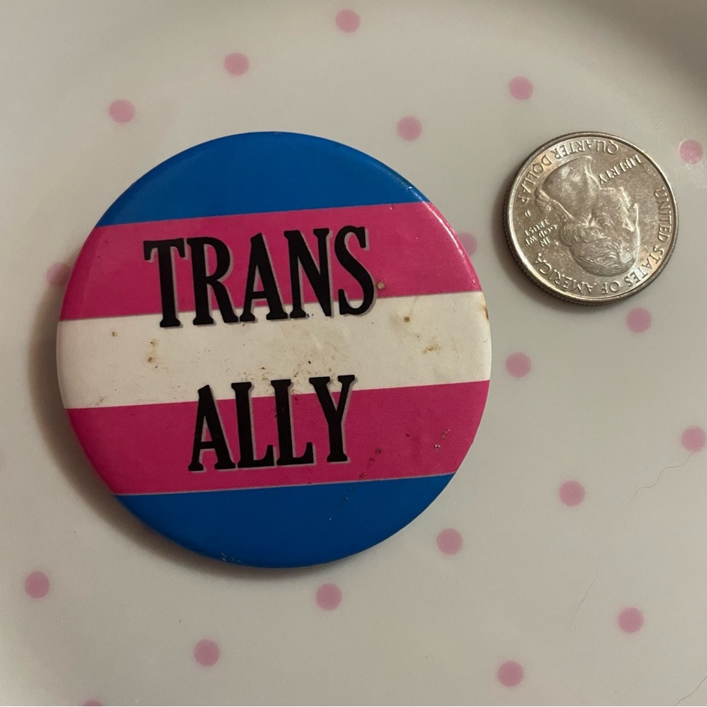 Trans ally pin ❤︎ - Picture 2 of 3